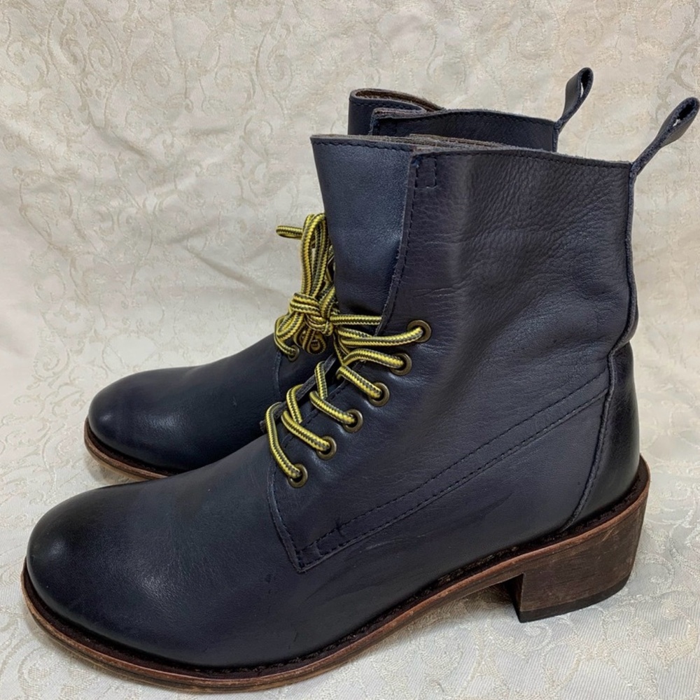 ANTHROPOLOGIE GEE WAWA Jacee Navy
Leather Ankle Boots Lace Up Handmade